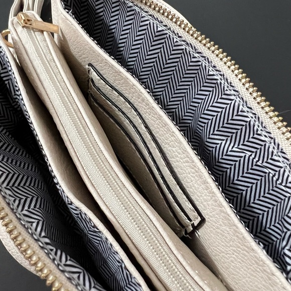 NWT ISABELLE VEGAN CROSSBODY BAG WRISTLET CLUTCH - Picture 4 of 7